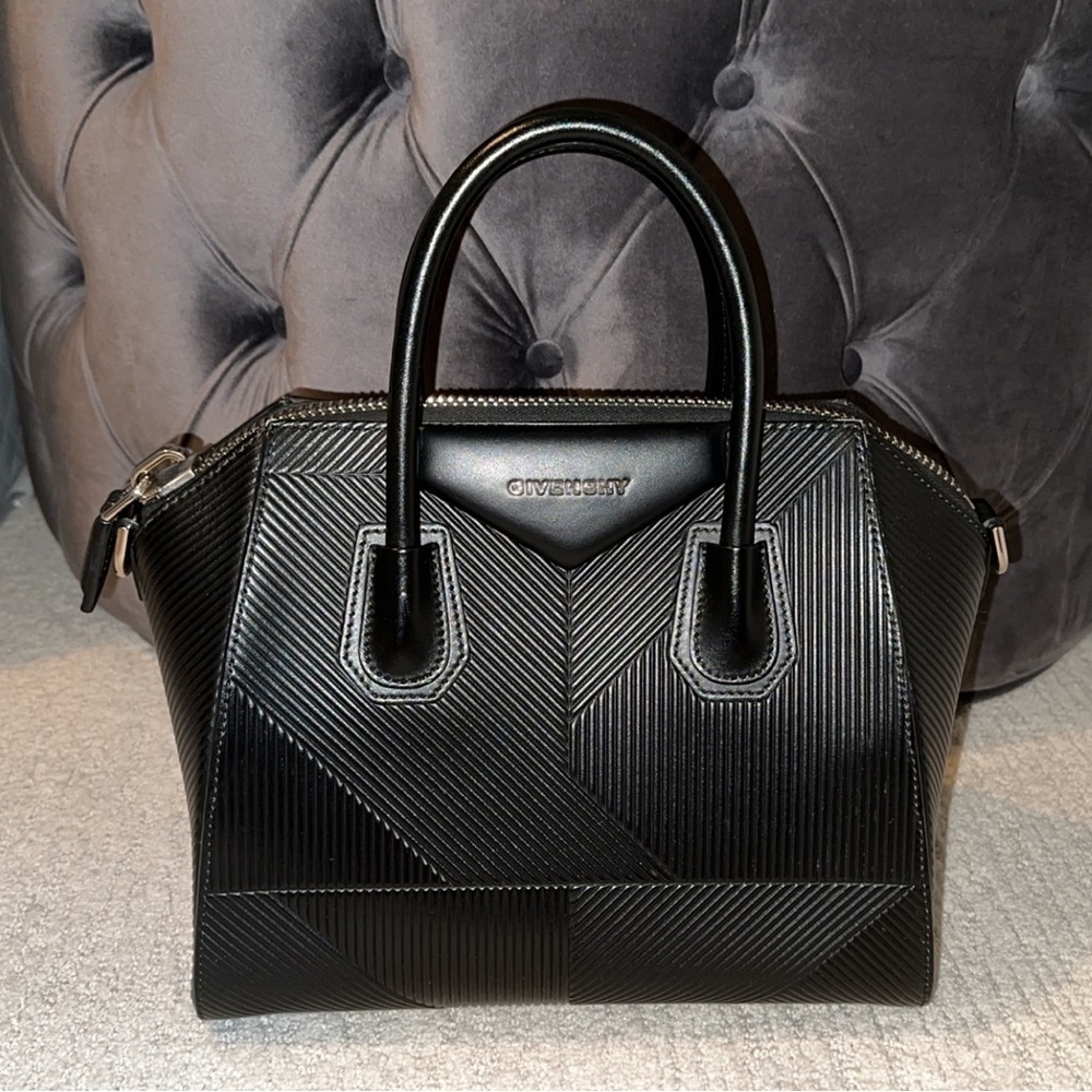 GIVENCHY ANTIGON (Authentic)